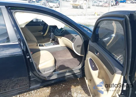 2011 Hyundai Genesis 3.8 z USA, uszkodzony, nr VIN KMHGC4DE8BU143238